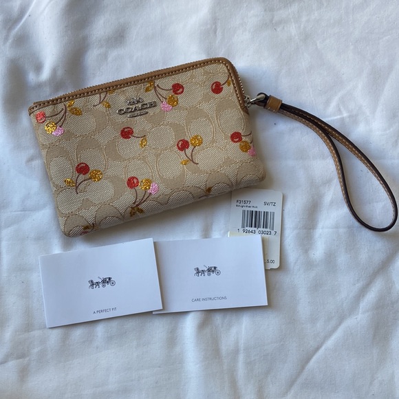 Coach cherry print wristlet - Picture 5 of 5